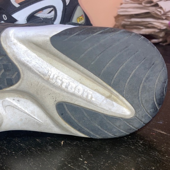 Nike Zoom Men's Black and White Sneakers - Picture 3 of 13